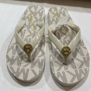 Michael Kors MK Flip Flop Vanilla Size 7